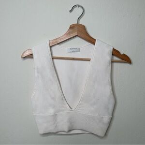 Aritzia by Babaton Ribbed V-Neck Crop Top